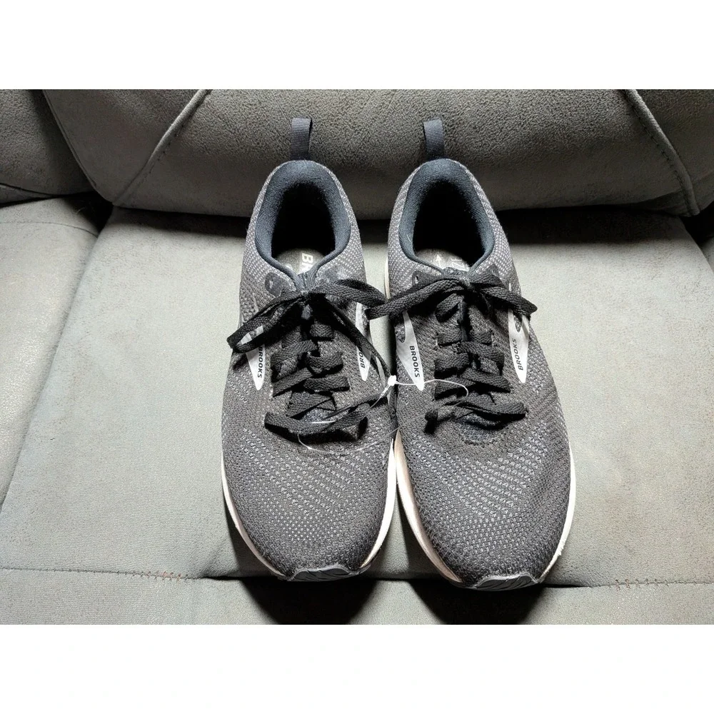 Brooks revel running